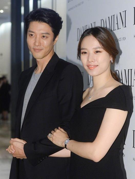 李东健赵伦熙离婚：频繁因戏生情，奉女成婚也