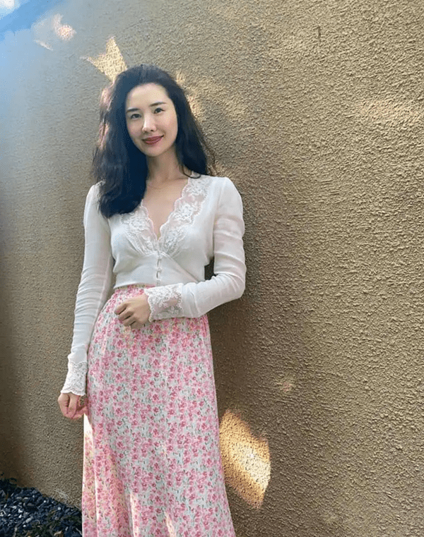 夫人■暗搓搓的小心思太明显杠上了?张大奕疑似再次模仿总裁夫人穿搭