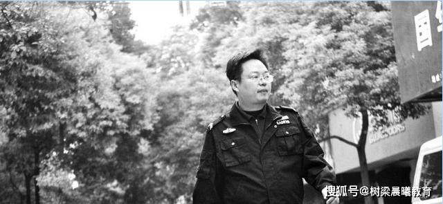 理科状元|被清华大学录取，毕业后却成为小区保安91年理科状元