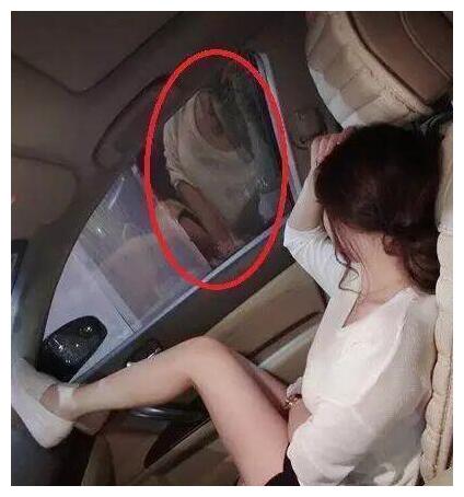 老鼠和猫一起睡猜成语_看图猜成语