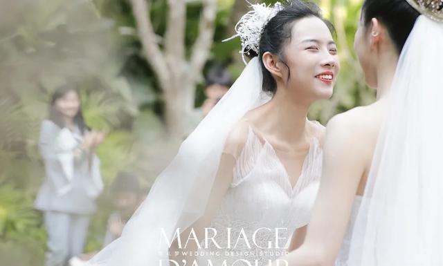 杨丽萍爱徒水月同性婚礼惹关注，她曾力捧的小