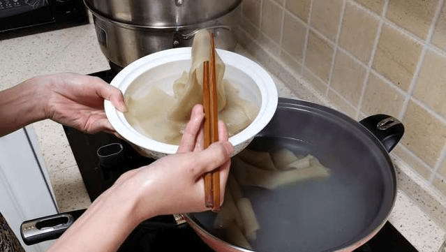 猪皮怎么煮才会泡 eb7cfb94ae0644f7a63d5900d3e4a866.png