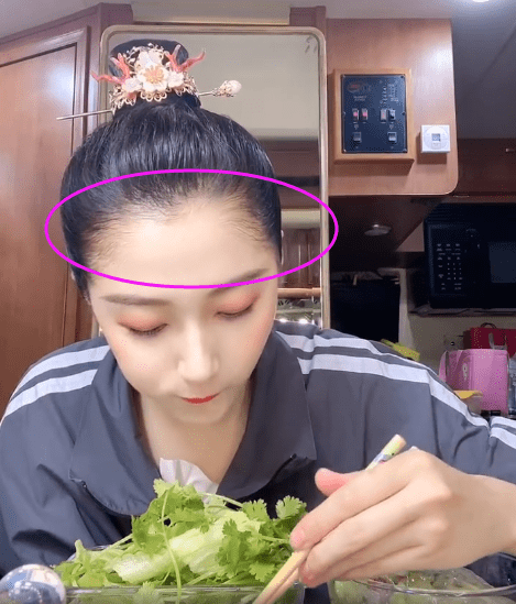 埋头苦吃什么意思 8a56e52403b14c6db2356969e6ba40c6.png