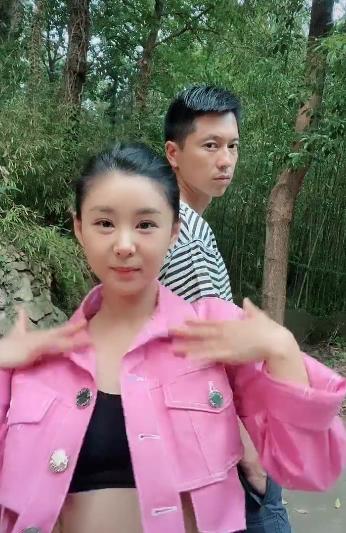 曾被称为娱乐圈最干净女星，35岁李小萌搞怪出镜
