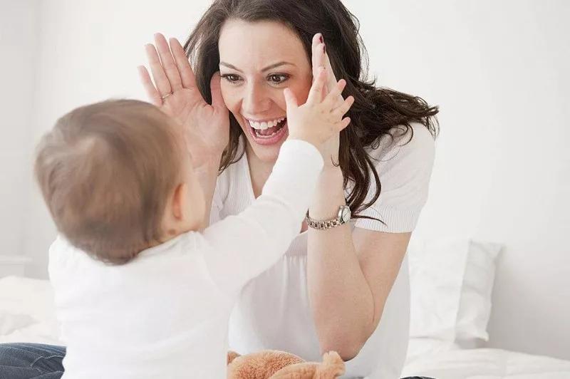资深育婴师亲身传授适合跟0~3岁宝宝玩的20个亲子游戏