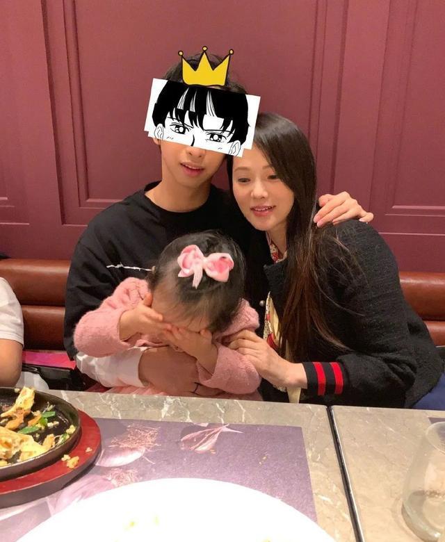 原创伊能静儿子性取向曝光！穿女装遭爸爸奶奶反对：不想孙子变孙女