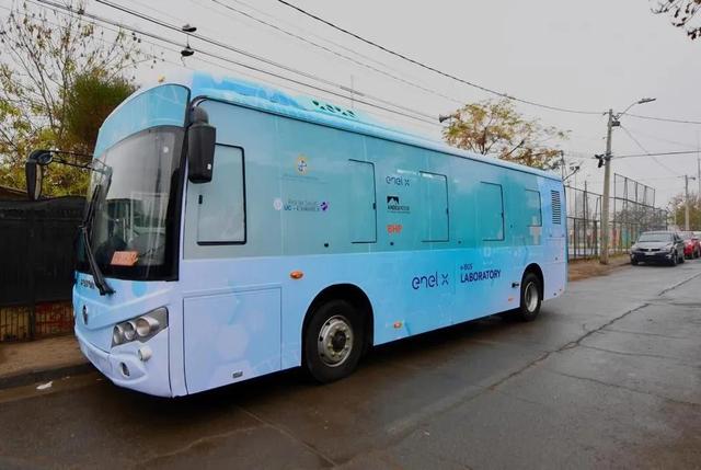 福田纯电动公交车在智利第一台移动实验室上线运营了