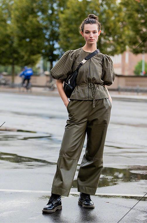 look3:黑色马丁靴 格子上衣 休闲阔腿裤