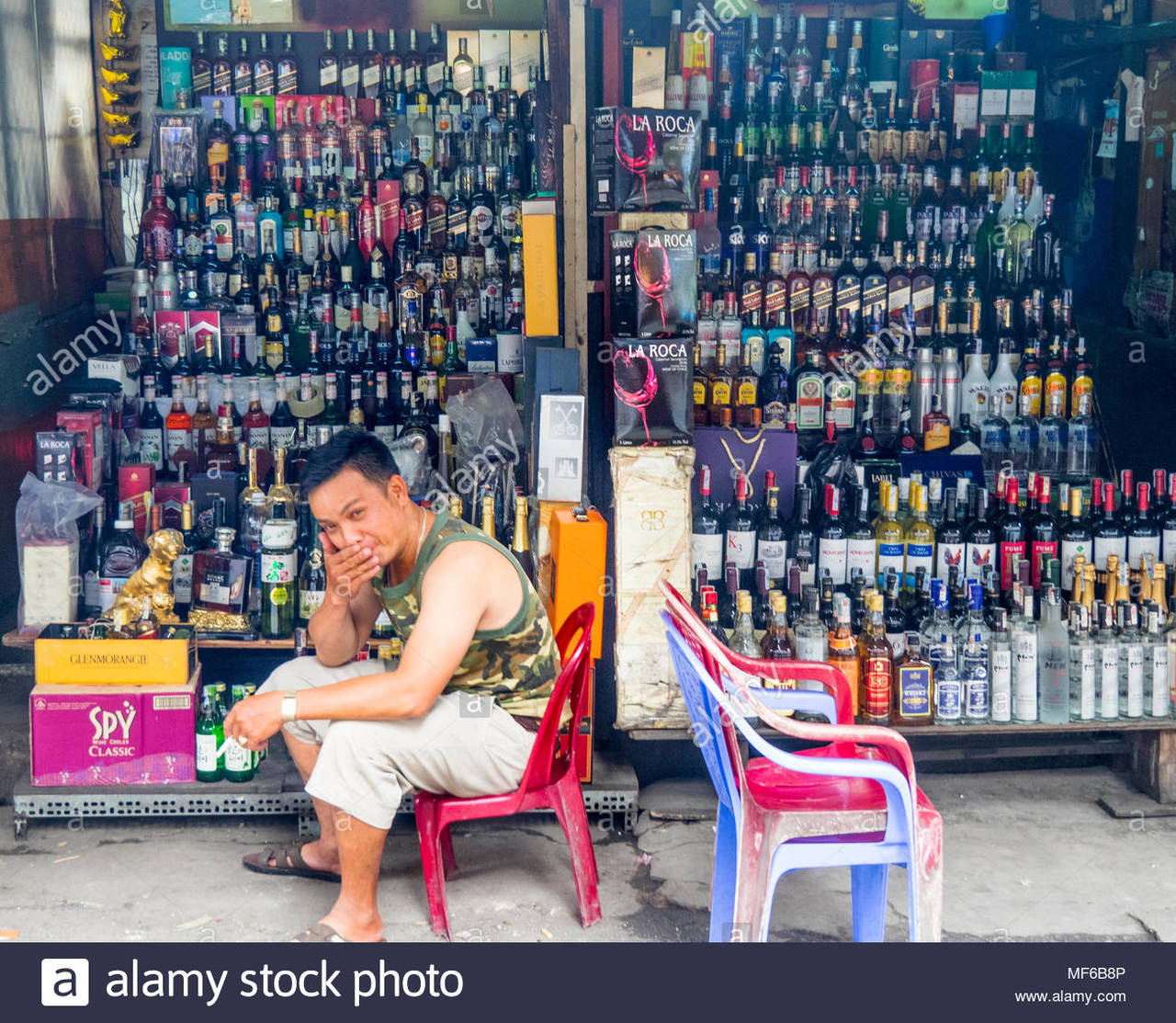 走,摆地摊卖酒去