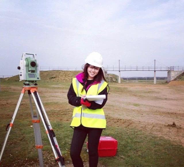 60岁港星文雪儿自揭患癌史，离婚独自养女压力大