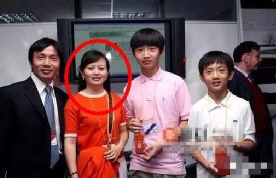 从小三到文艺女神,江一燕的上位之路,可没你想的那么简单!_罗红