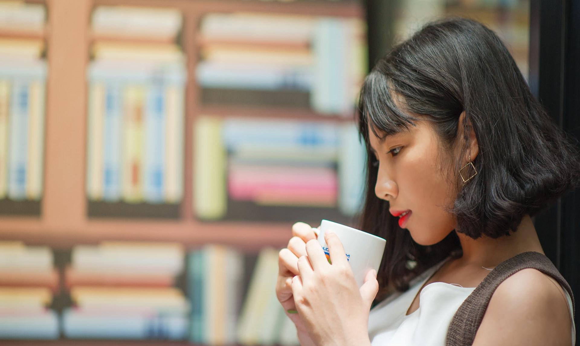 原创一位离婚女人的经历：曾经可怜同事，出轨怀了他的孩子