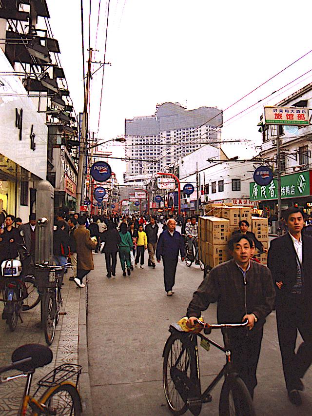 外国游客访沪所见九十年代末的上海街景