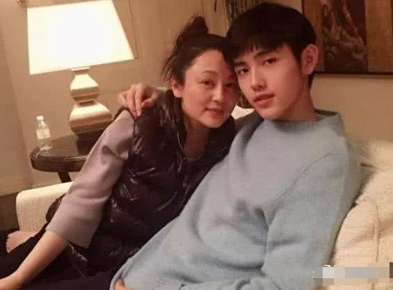 原创宋丹丹儿子没火起来，陈红儿子没火起来，但是她的儿子火的不行！