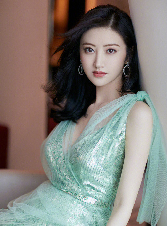 景甜淡绿色连衣裙,仿佛看到了仙女下凡一般!