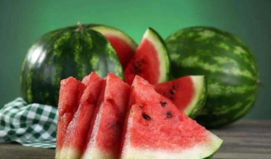 怎么样挑西瓜才能又脆又甜 fa766bcd64c24285a0621a9f06fdc63e.jpeg