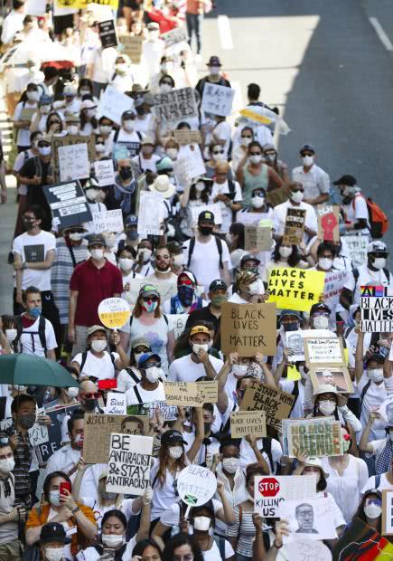 日本黑人举行游行！日本网友怒了：请别来添乱！