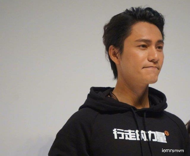 原创41岁陈坤再换新发型,剪去长发颜值重回巅峰,网友:帅炸了!