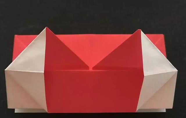 准备材料:卡纸,剪刀,铅笔,直尺,固体胶,毛线 制作步骤图解: 制作步骤