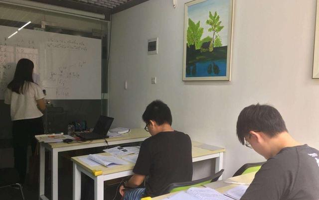 41%的孩子进了职高，学生升学压力很大，家长：不报补习班真不行