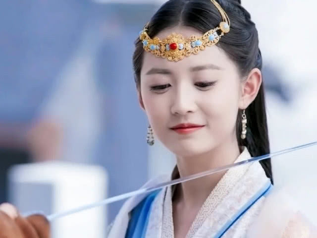 原创女星古装造型:躲过了彭小苒,逃过了陈钰琪,却迷上了迪丽热巴