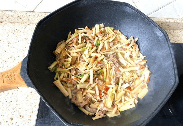 素炒芹菜怎么炒才不老 35cd930ef7874c71b81a288f9b3a485c.png