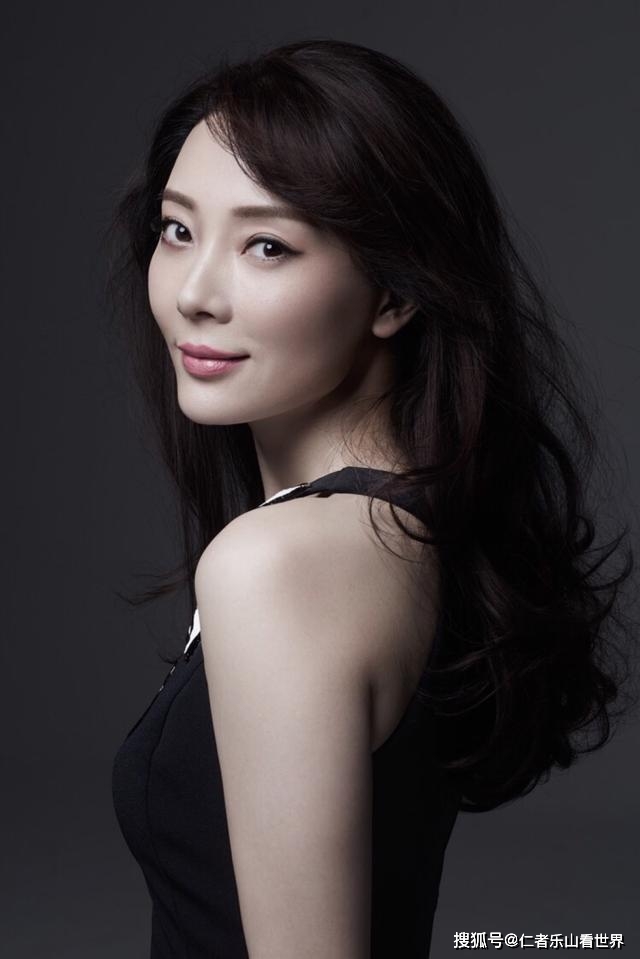 气质女星 54d742a8300542a89d696b85b16ef3f3.jpeg