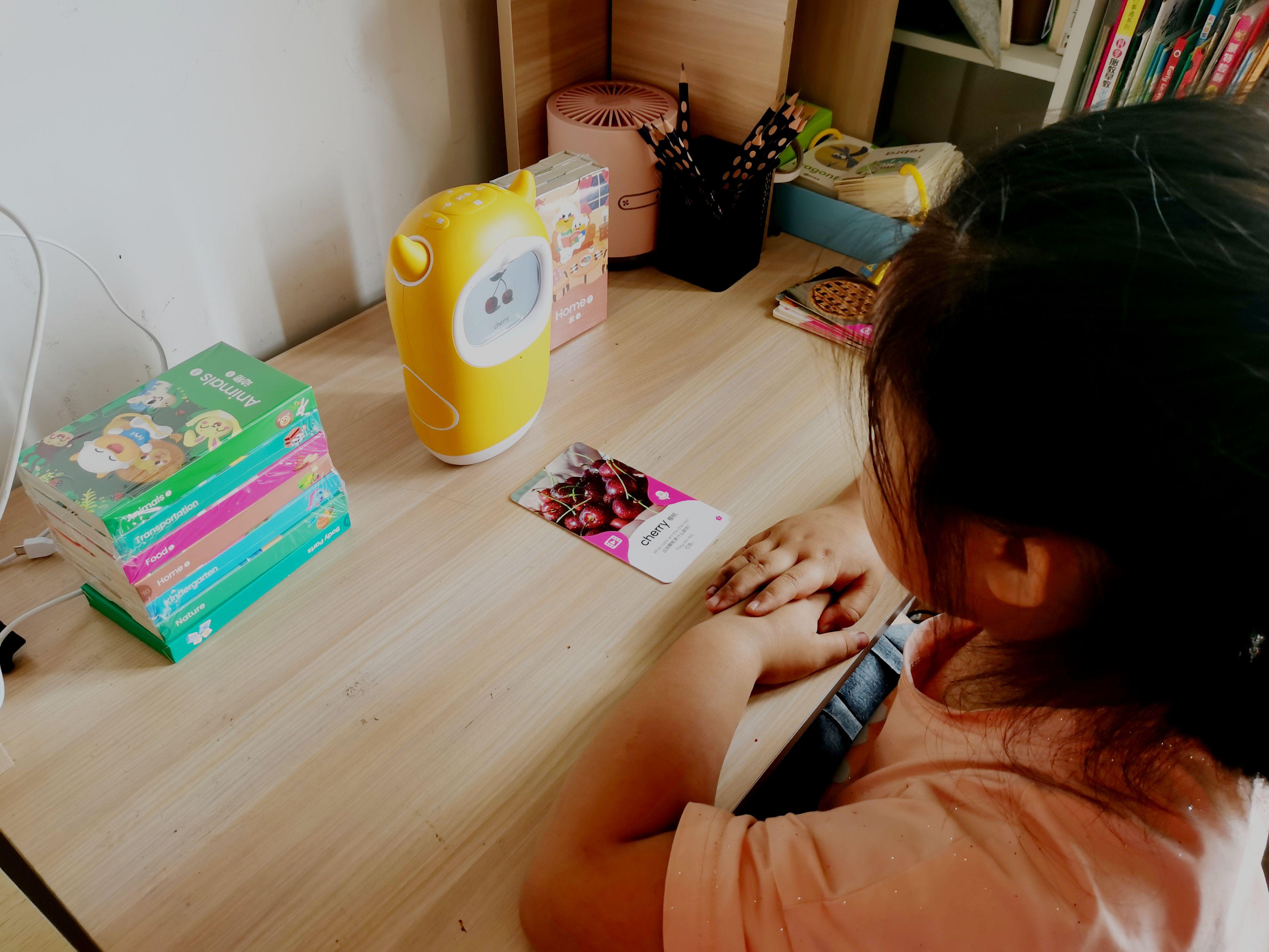 不再枯燥,牛听听早教机读书牛3.0让孩子在玩乐中成长