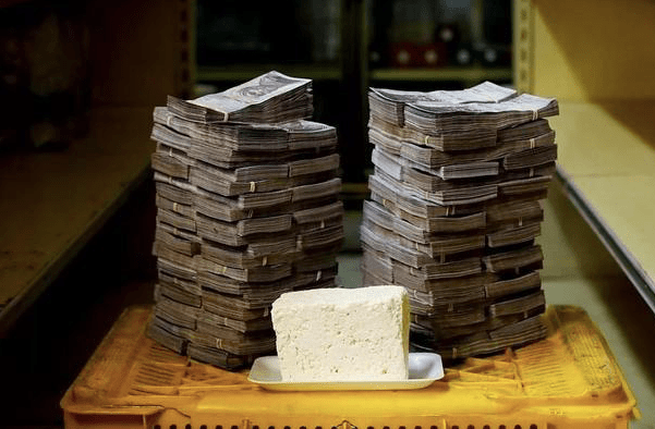 10年以后，一万元人民币相当于现在的多少钱？