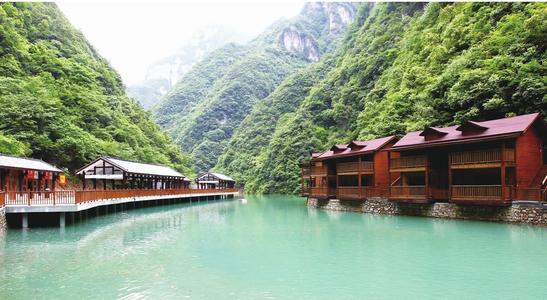 神龙峡游景区,位于重庆西南部南川区南平镇内,是经过上亿的地壳运动