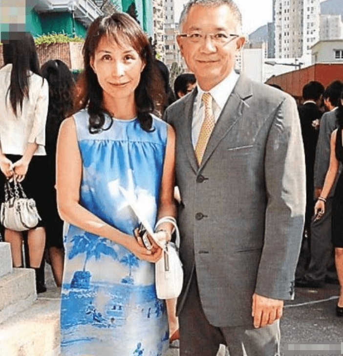 原创颜值最被低估的赌王女儿,年轻时撞脸邱淑贞,结婚23年突然离婚