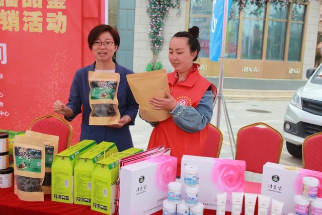 蜂蜜直播间带货 8e6078f227574386a01641807a324f22.jpeg