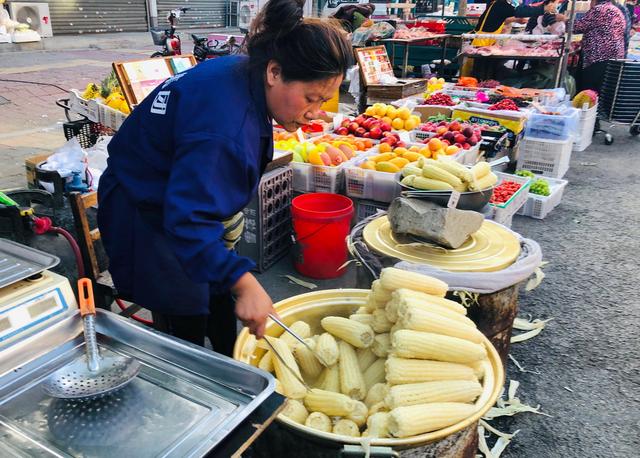 寻找早市灵魂:看过东北街边摊这些美食,还敢说你能淡定不流口水