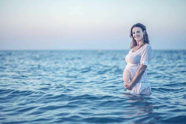 怀孕后婆婆当祖宗供着，孕5个月长30斤，孕妇只吃不动真的好吗？