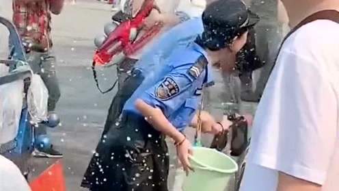 云南泼水节外国网友 d4f0a50e25204a8b8f58ee6e2fc6e1f1.jpeg