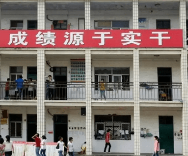 郸城|“最牛县高”考前校园照让人泪奔!考上一个大学生,挖掉一个穷根子