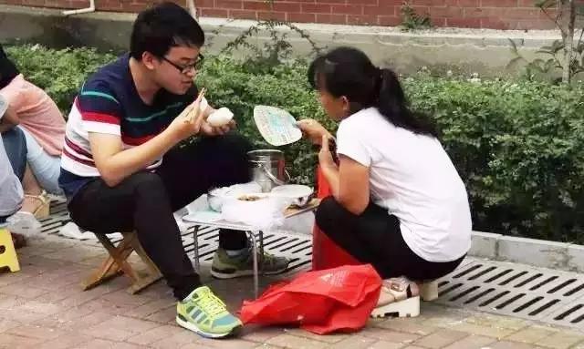 郸城|“最牛县高”考前校园照让人泪奔!考上一个大学生,挖掉一个穷根子