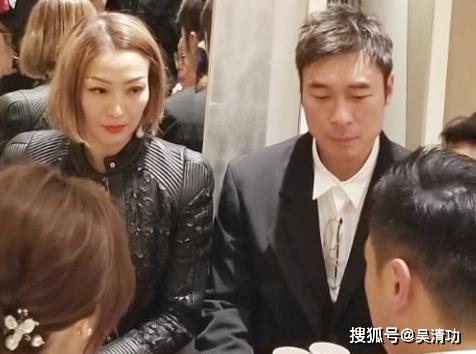 许志安戴婚戒复出，不停感谢郑秀文，自认与黄