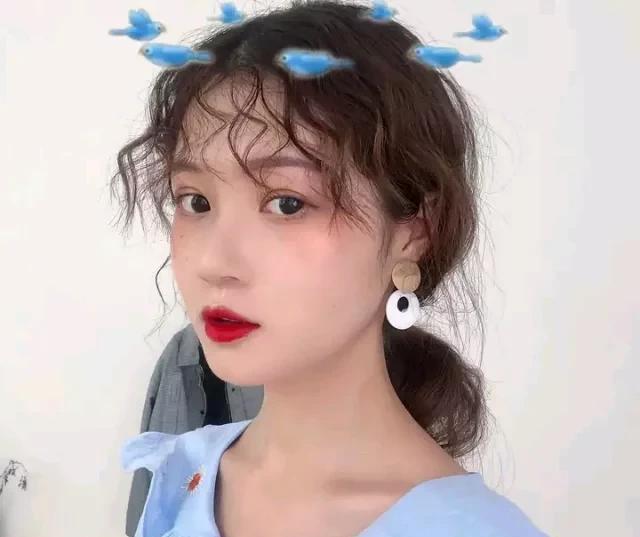 12星座女"最可爱动作",金牛座两手托腮,天秤座是有多害羞呀