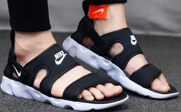 nike owaysis on feet