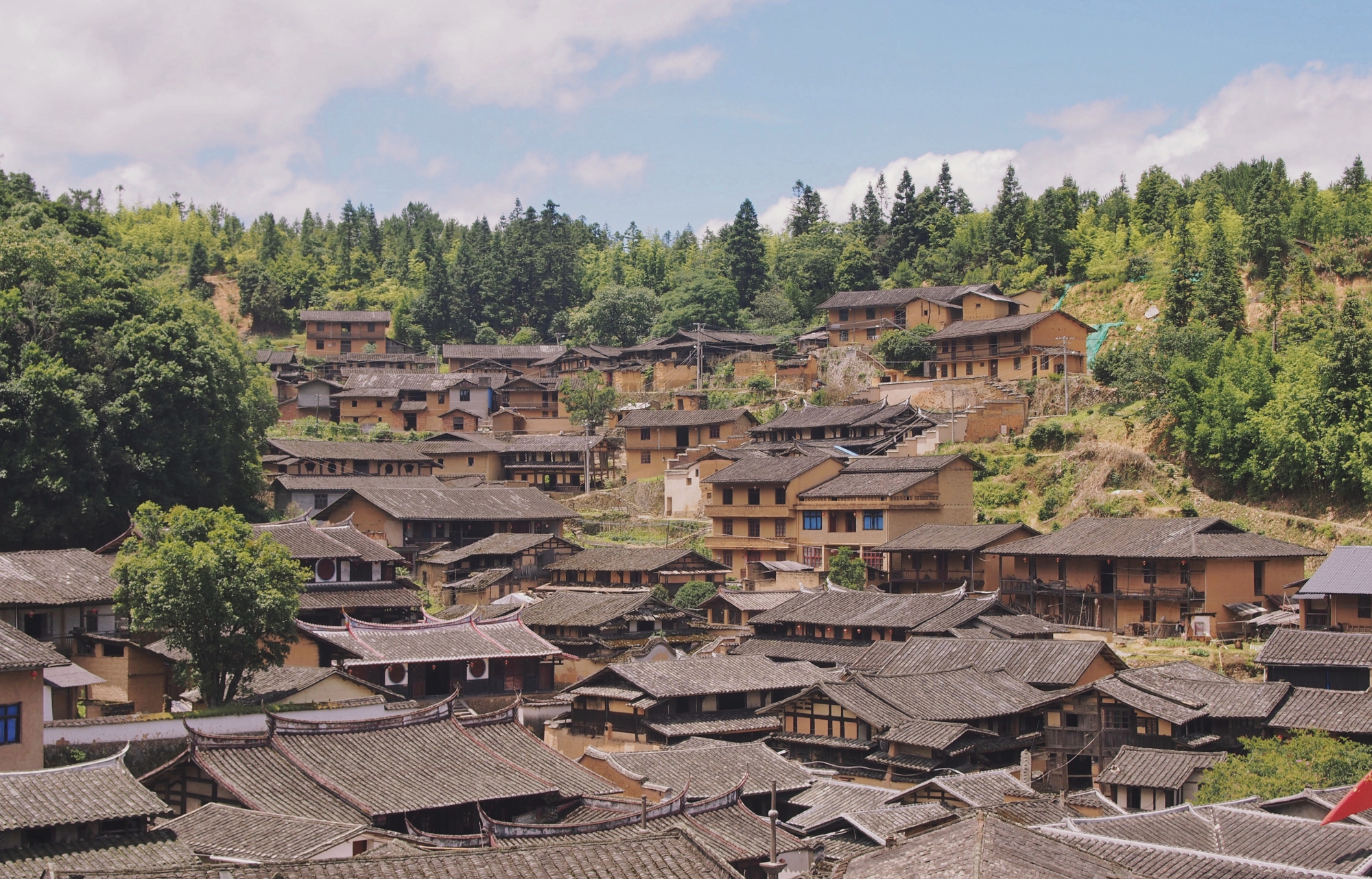 「桂峰村」至今还保存着39幢清代前的古建筑，福建尤溪有个历史文化名村