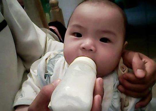 孩子|3种辅食被称为“慢性毒药”,求妈妈放过育儿专家:宝宝1岁前