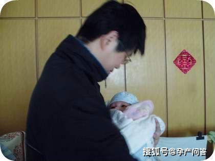 原因|宝宝为什么喜欢被抱着睡,一放下来就哭,知道原因后不再觉得难带了