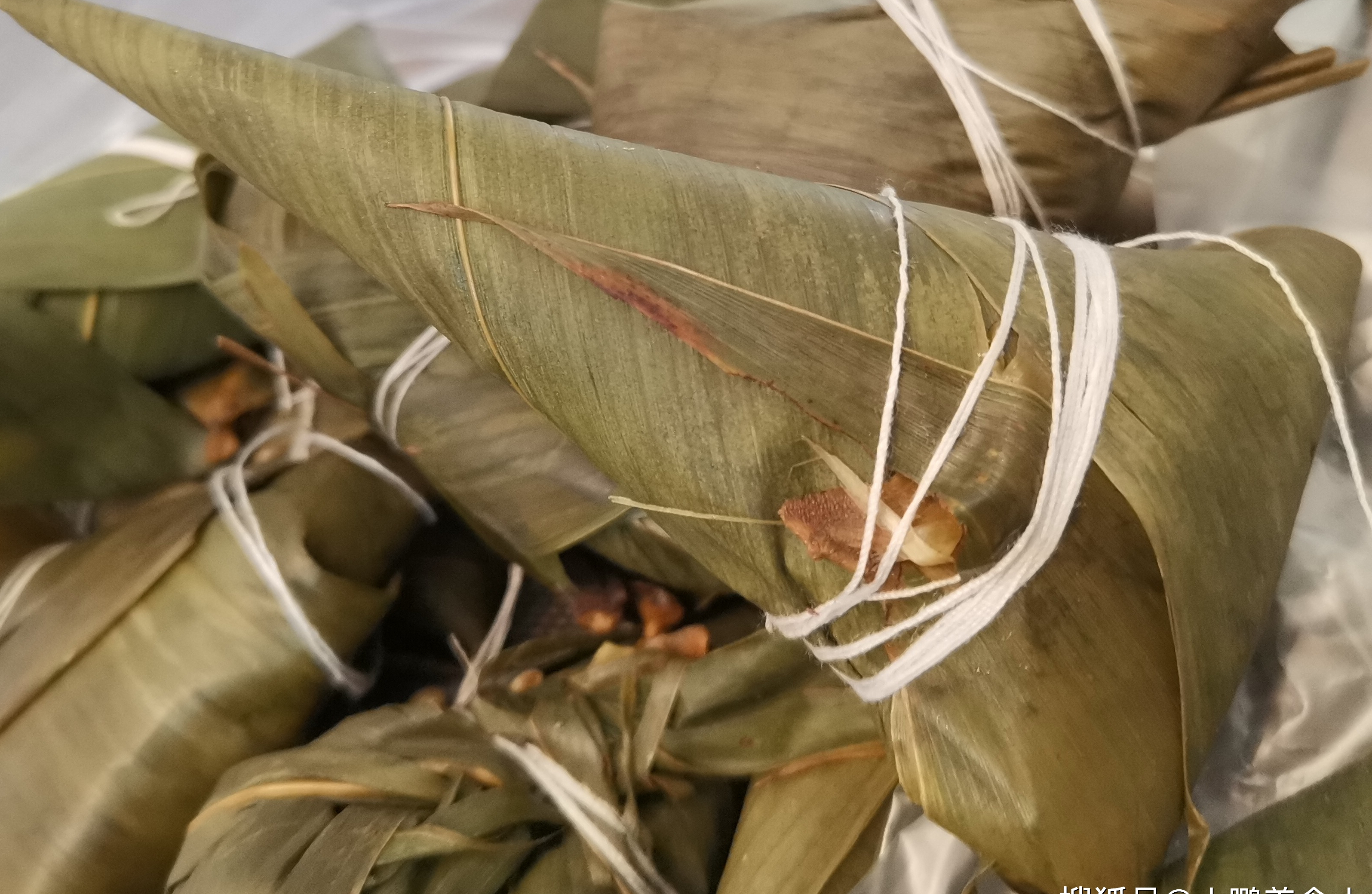 端午节就要到了,小伙首次包粽子,居然包成了这样,能吃吗