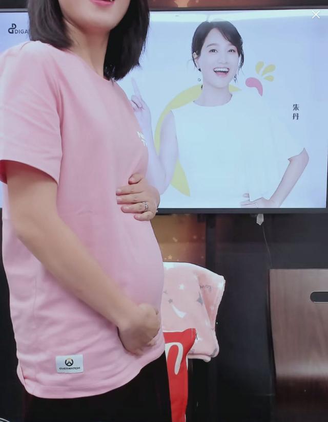 原创朱丹自曝怀二胎已满三个月满面笑容难掩幸福小腹隆起孕味十足