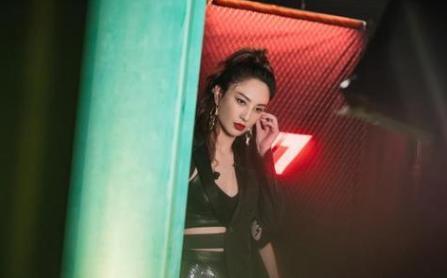 fx组合成员新专城市猎人主演辑发布许嵩说看到金蝉脱壳
