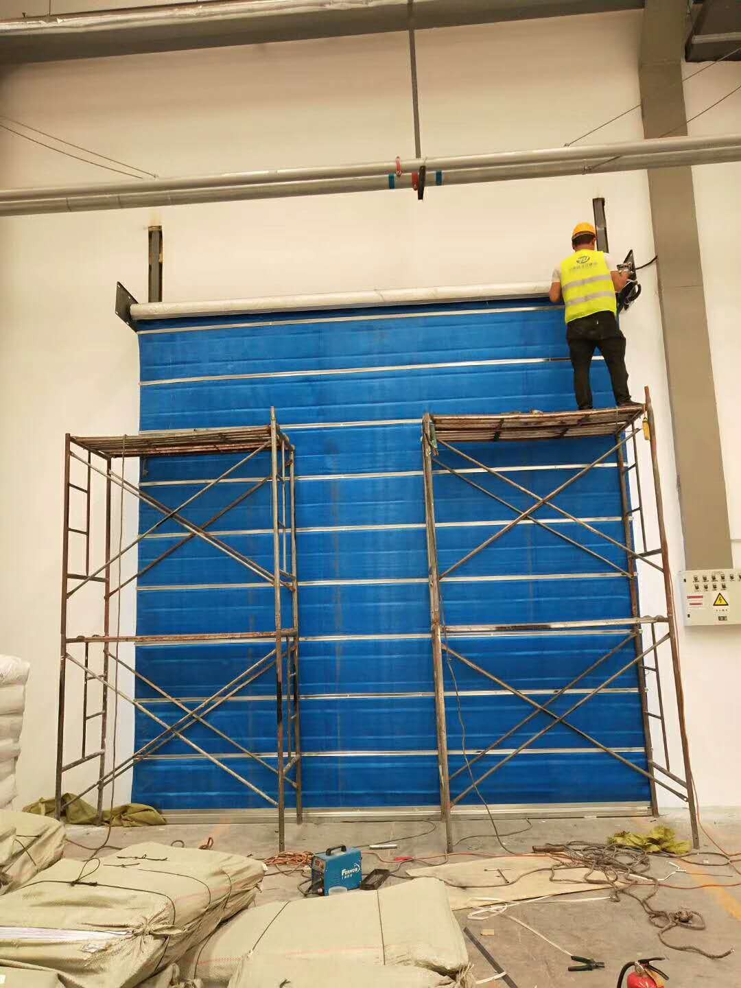 安装门教学 e2f6f15e32f2443d8712cea3000816cd.jpeg