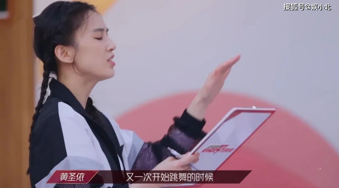 “甩锅大王”刘芸、暗中观察张萌、窃窃私语丁