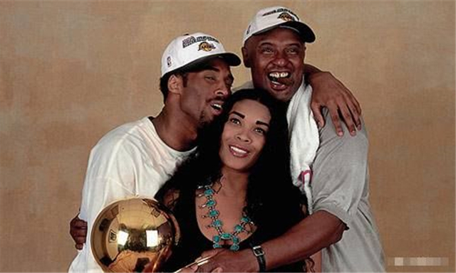 科比父亲缺钱花了?科比去世不到半年,他便拍