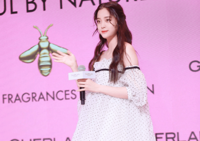 欧阳娜娜身材写真图文 319d233d6b914806b5ab6eb4a0646770.png